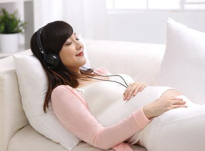孕早期吃什么都吐，这几个小方法可以缓解孕吐
